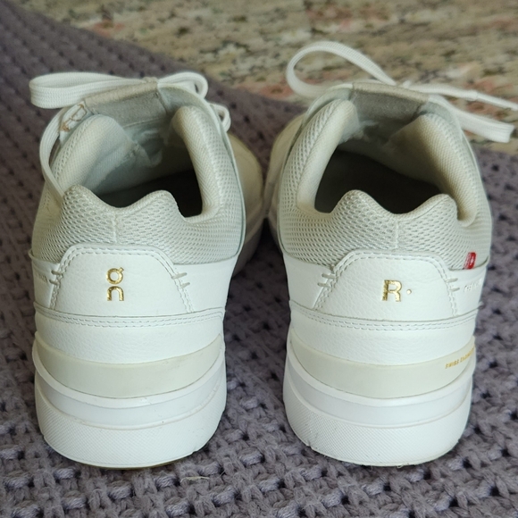 On The Roger Centre Court Womens Sneakers - Picture 6 of 7